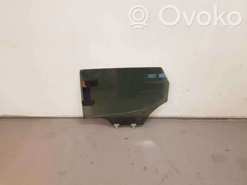 Nissan Qashqai Takaoven ikkunalasi