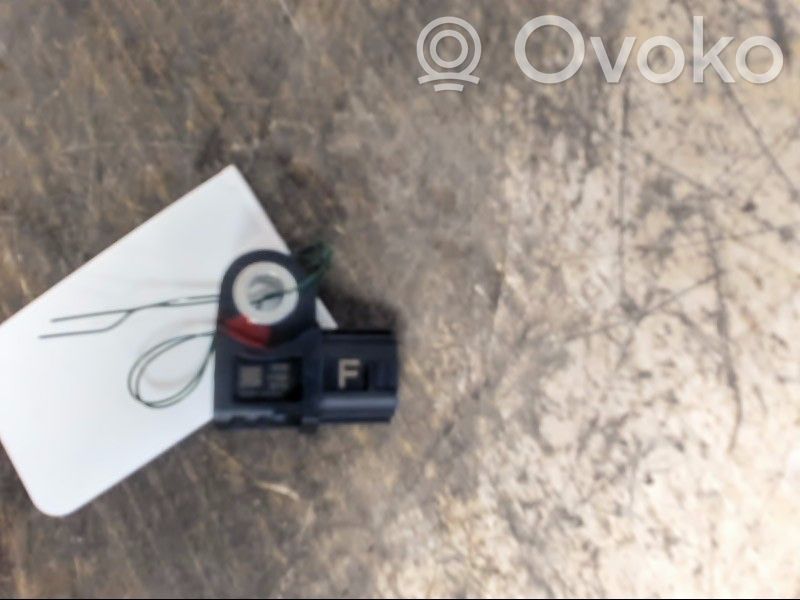 Mitsubishi L200 Senzor impact/declanșare airbag 