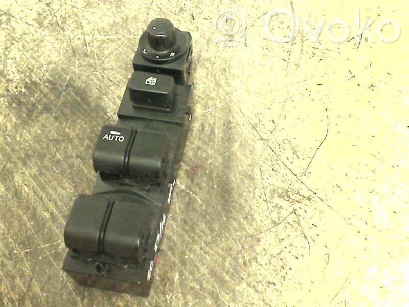 Mazda 3 III Electric window control switch 