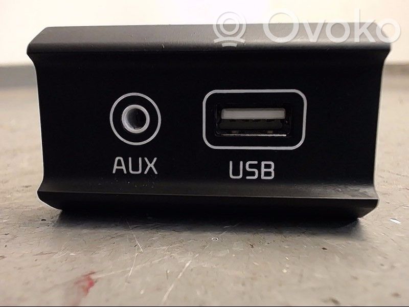 KIA Ceed USB socket connector 