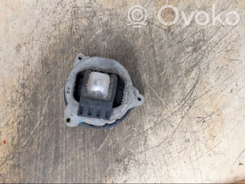 BMW 5 G30 G31 G38 Engine mounting bracket 