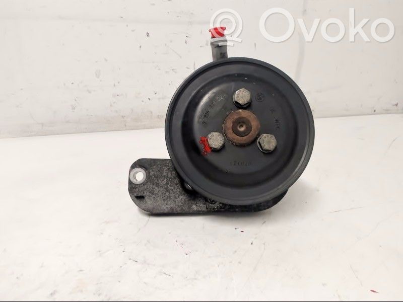 BMW 3 E90 E91 Vairo stiprintuvo siurblys 