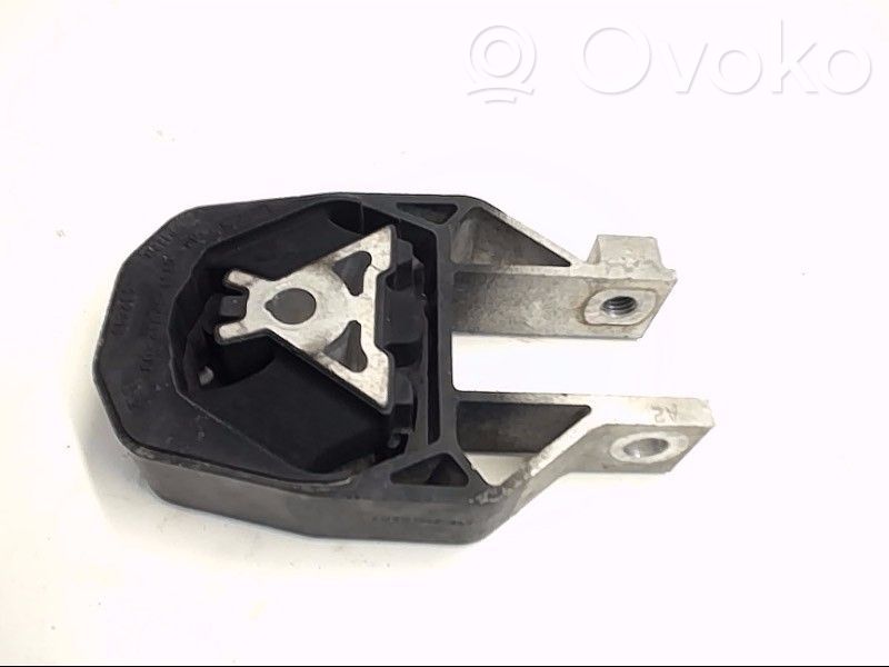 Ford Focus Engine mounting bracket 