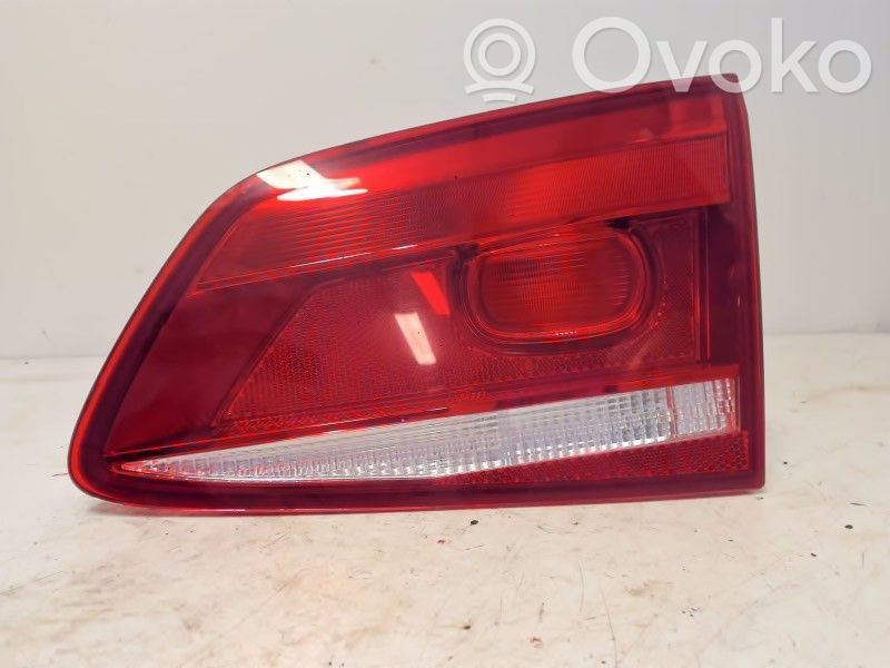 Volkswagen PASSAT B7 Luci posteriori del portellone del bagagliaio 