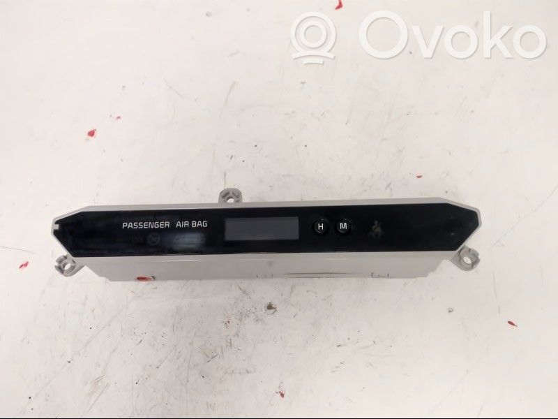 Uhr   945102P105,945102P105