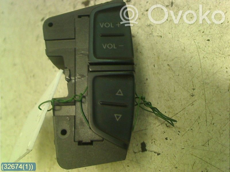 Volkswagen PASSAT B5.5 Steering wheel buttons/switches 