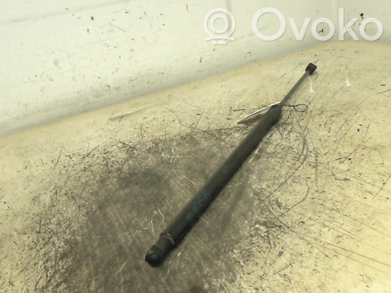 Mazda 3 III Tailgate strut 