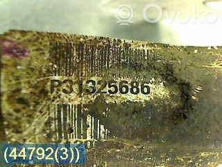 Volvo V70 Priekinis pusašis 