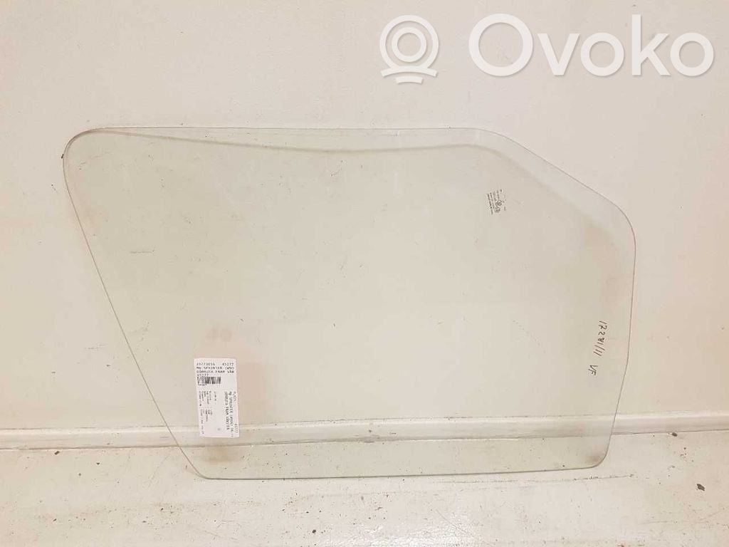 Mercedes-Benz Sprinter W906 Front door window glass four-door 