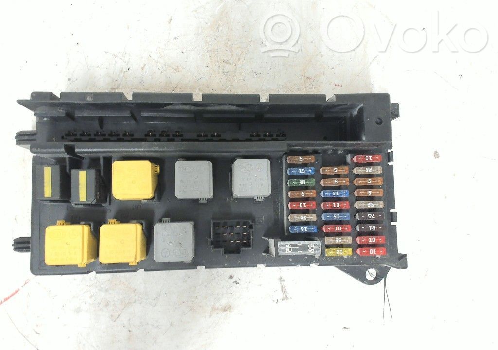 Volkswagen Crafter Ramka / Moduł bezpieczników 