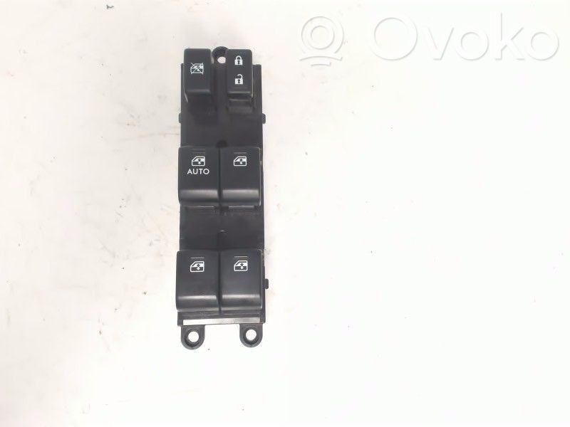 Subaru Legacy Electric window control switch 