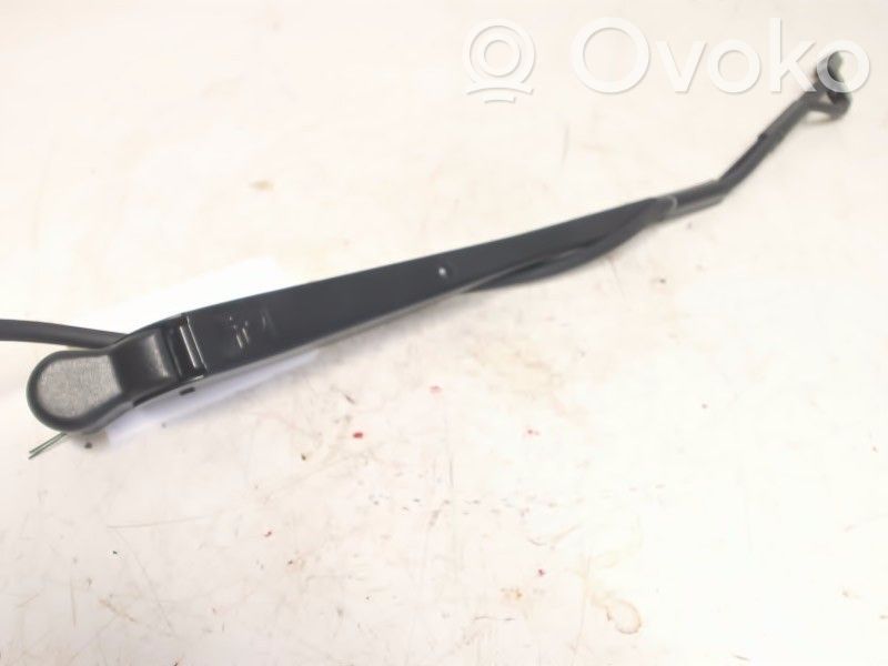 Front wiper blade arm