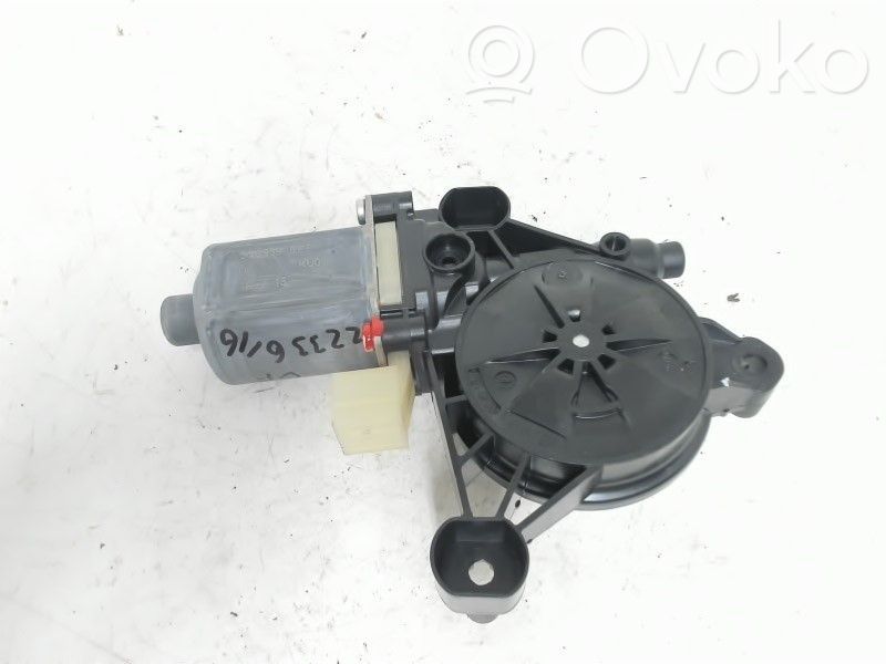 Volkswagen Golf VII Motor del regulador de la ventanilla de la puerta delantera