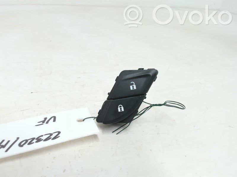 Opel Insignia B Central locking switch button 