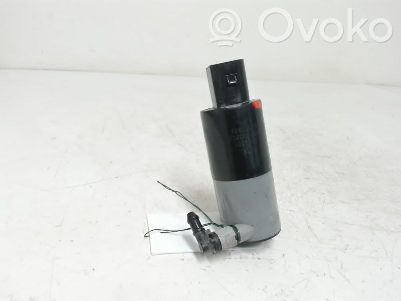 Volvo S90, V90 Windscreen/windshield washer pump 