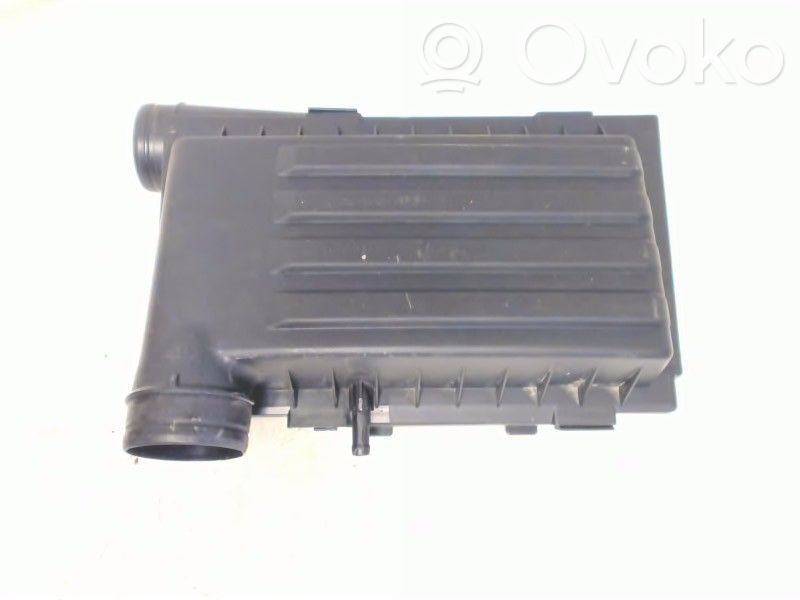 Volkswagen Golf VII Air filter box 