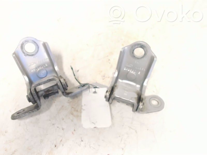 Ford Fiesta Zawias górny drzwi tylnych 