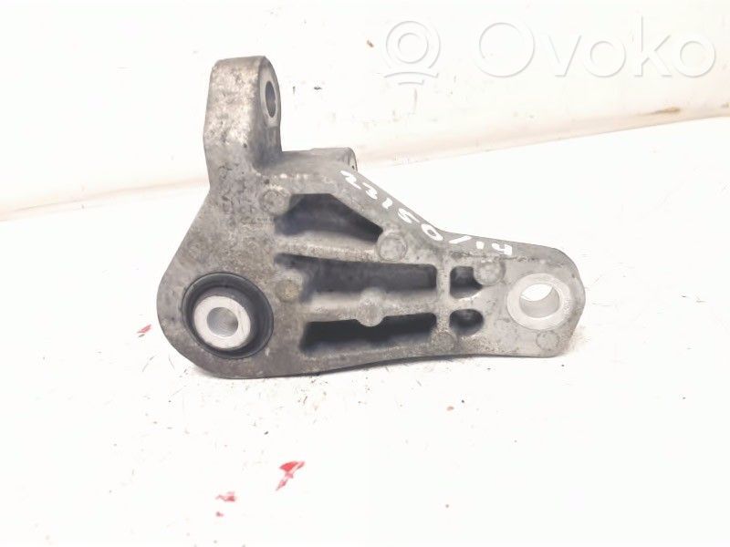 Volvo V70 Engine mounting bracket 