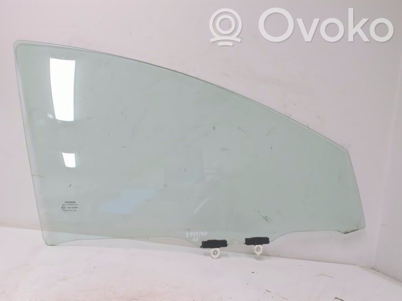 Toyota Yaris XP210 Szyba drzwi przednich 