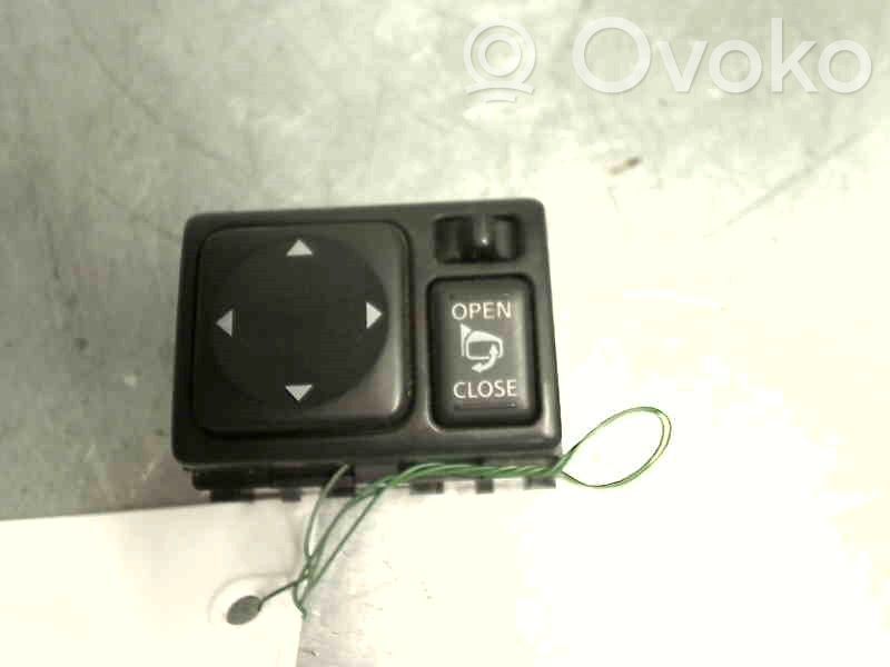 Nissan Navara D40 Wing mirror switch 