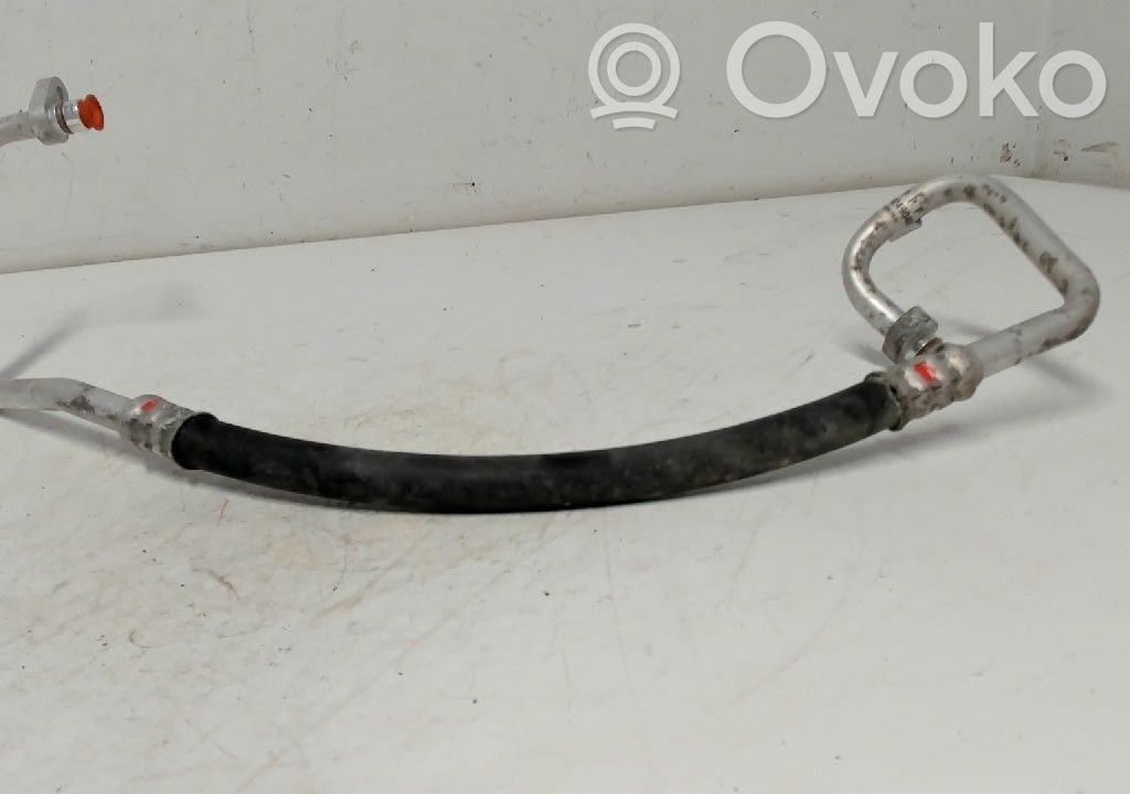 Ilmastointilaitteen putki (A/C)   924904ED0A,924904ED0A