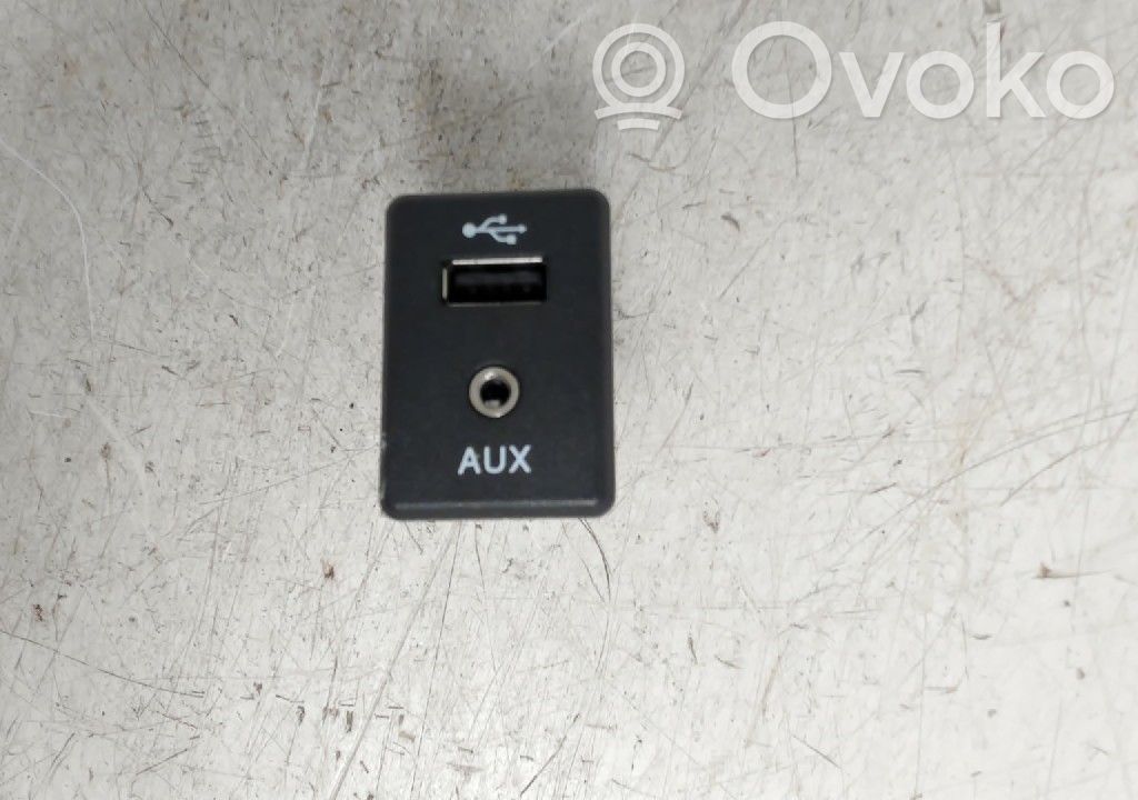 Nissan X-Trail T32 Enchufe conector USB 