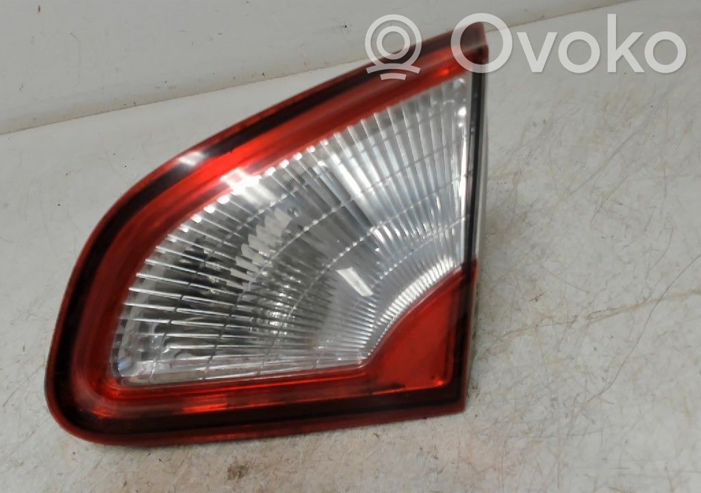 Nissan Qashqai Lampă spate în capacul portbagajului