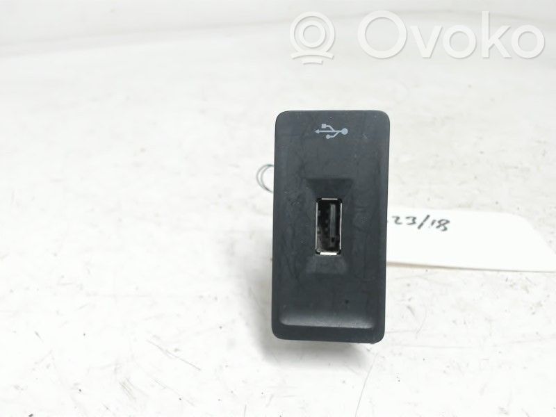 Volkswagen Caddy Enchufe conector USB 