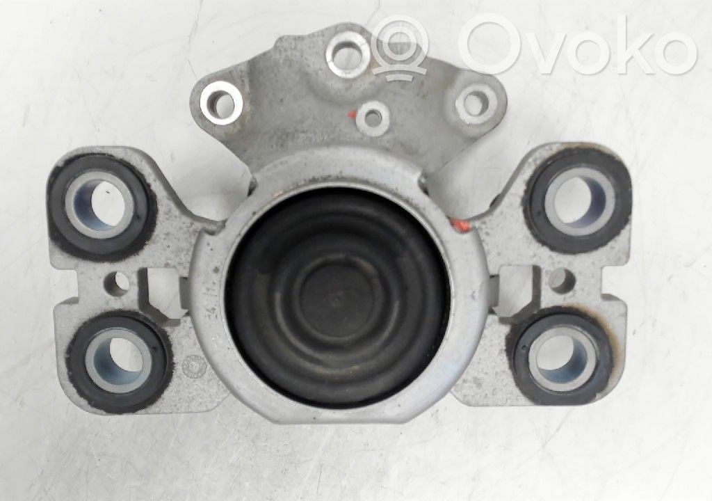 Volvo V70 Engine mounting bracket 