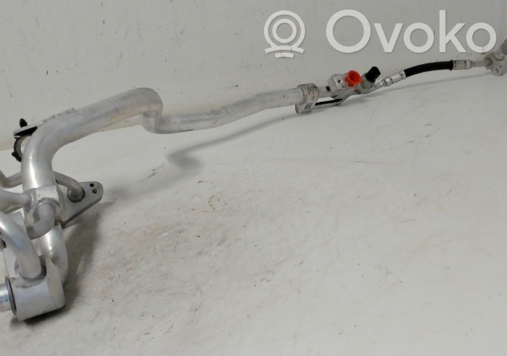BMW 5 G30 G31 G38 Ilmastointilaitteen putki (A/C) 