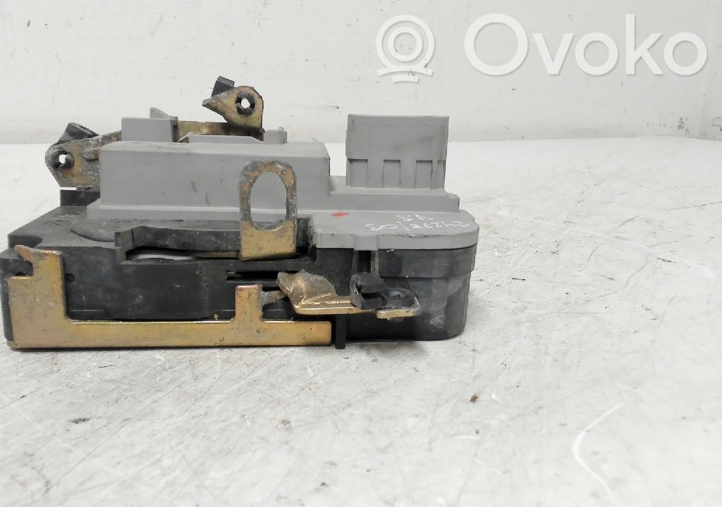 Peugeot 206 Zamek drzwi przednich 