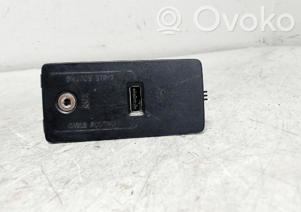 Enchufe conector USB   31438295,31389705
