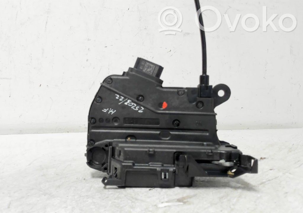 Nissan Primastar Zamek drzwi przednich 