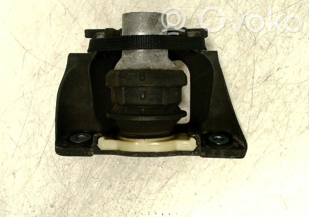 Engine mounting bracket   32298680