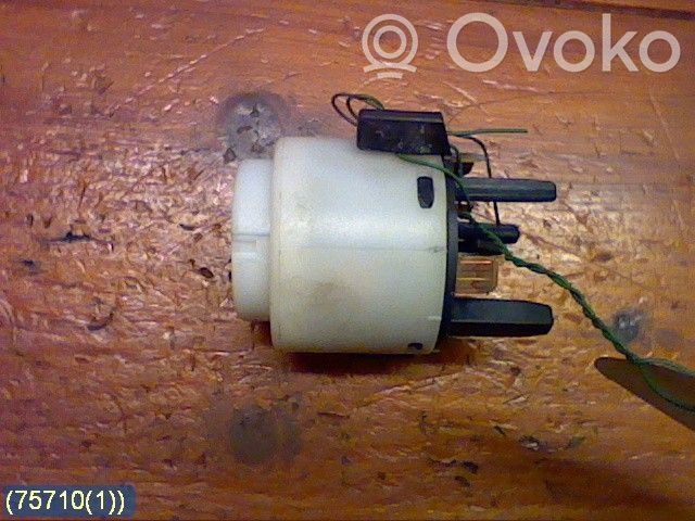 Audi A4 S4 B6 8E 8H Ohjauspyörän lukitus 
