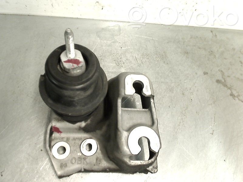 Subaru Outback Engine mounting bracket 