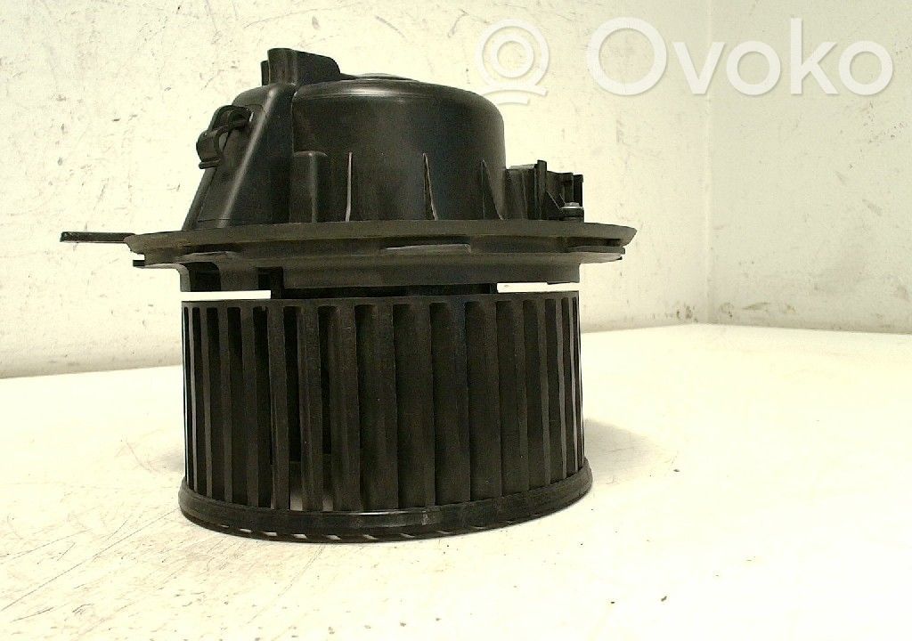 Volkswagen PASSAT B7 Ventilator aerotermă 