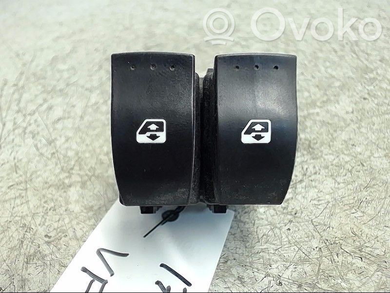 Opel Vivaro Electric window control switch 