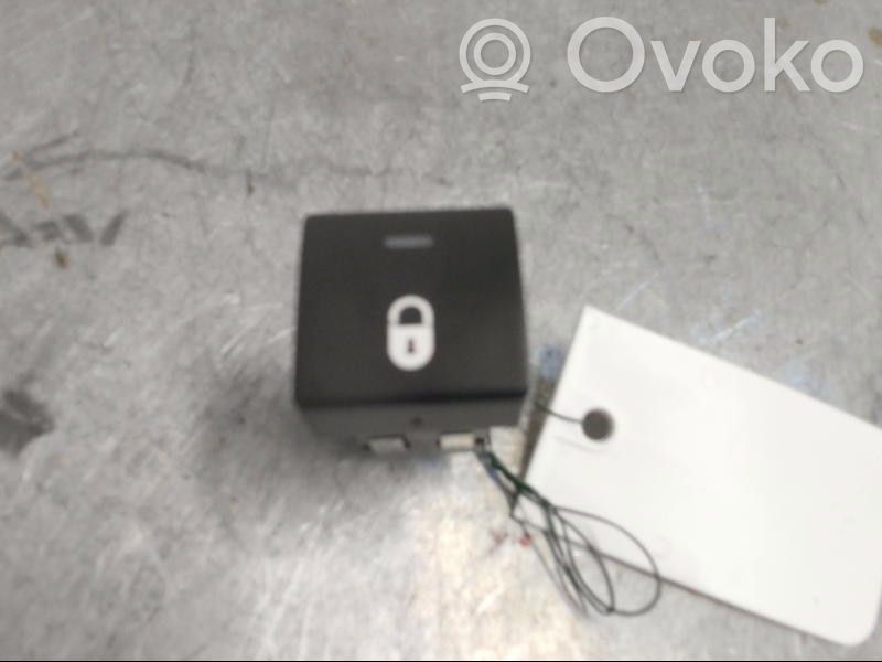 Central locking switch button   6490E1,31016LK,96582880XT