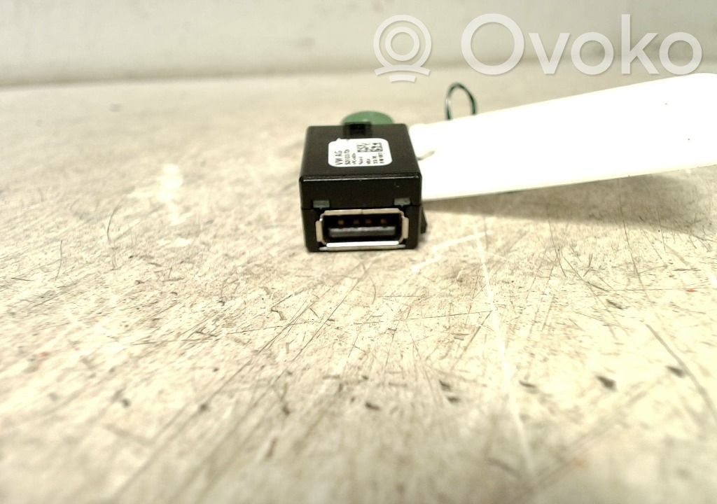Volkswagen Arteon Connettore plug in USB 