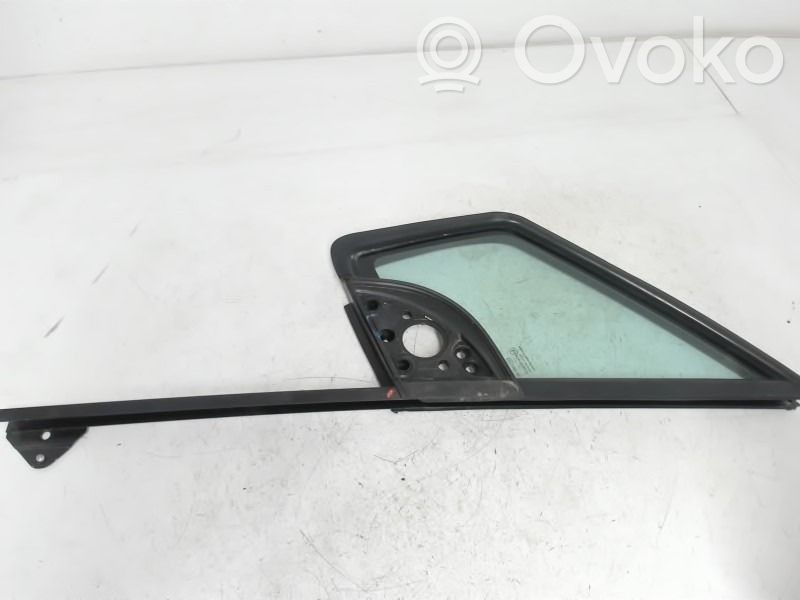 Ventanilla de ventilación de la puerta delantera cuatro puertas   9201N0