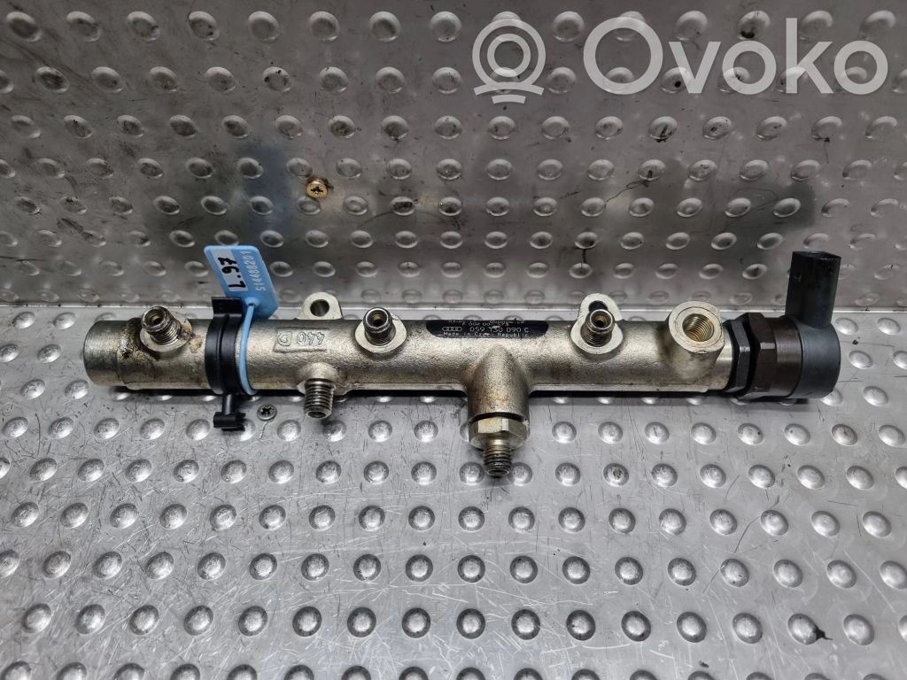 Audi A6 S6 C6 4F Listwa wtryskowa 