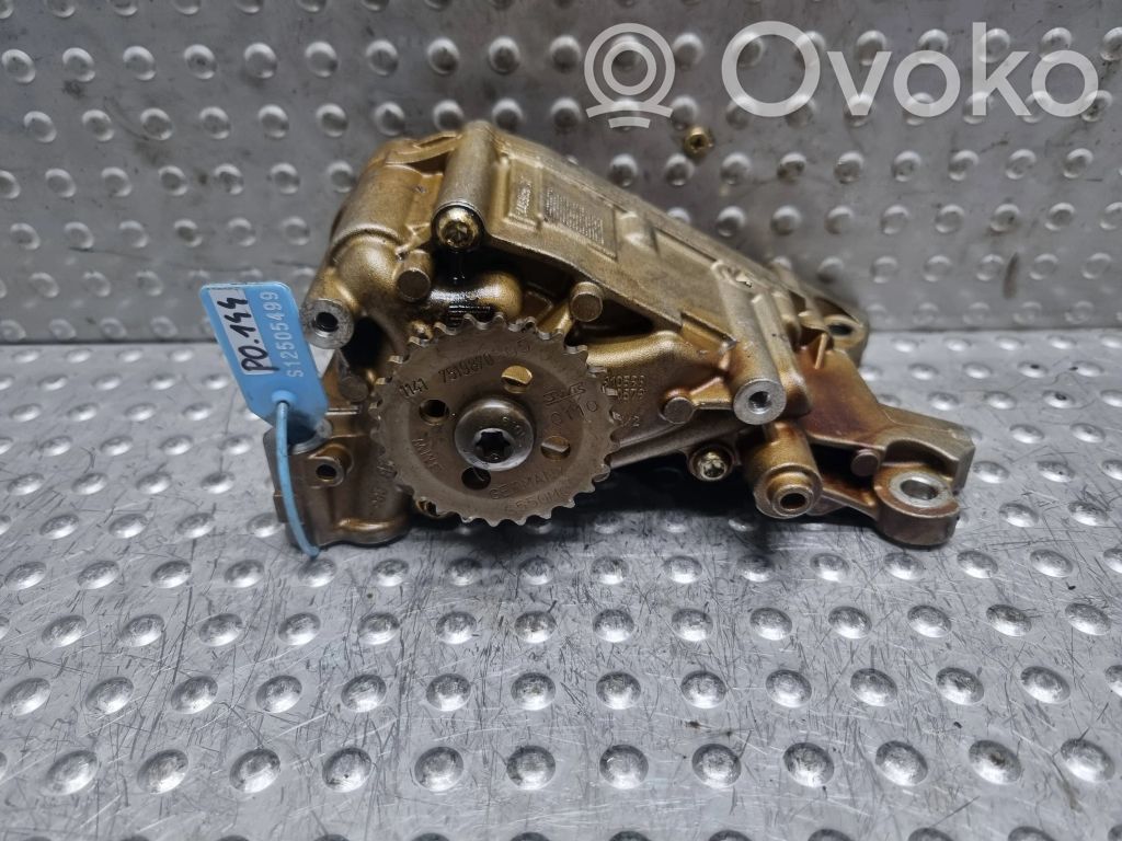 BMW 5 E60 E61 Oil pump 