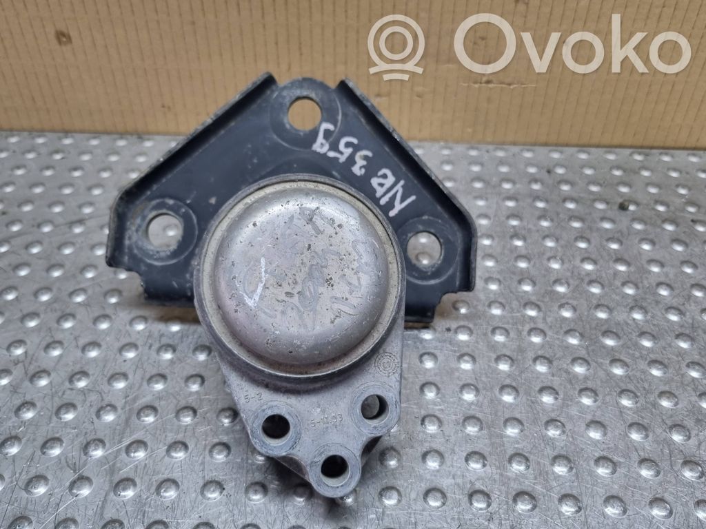 Ford Fusion Engine mount bracket 