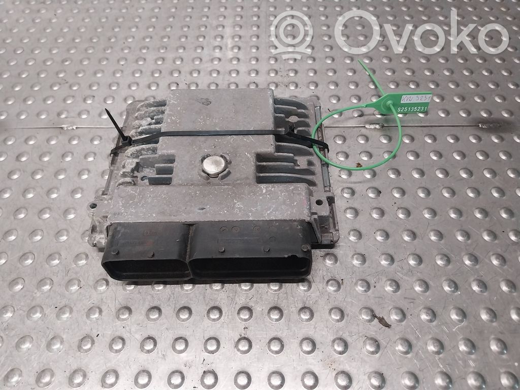 Volkswagen Touran I Engine control unit/module 
