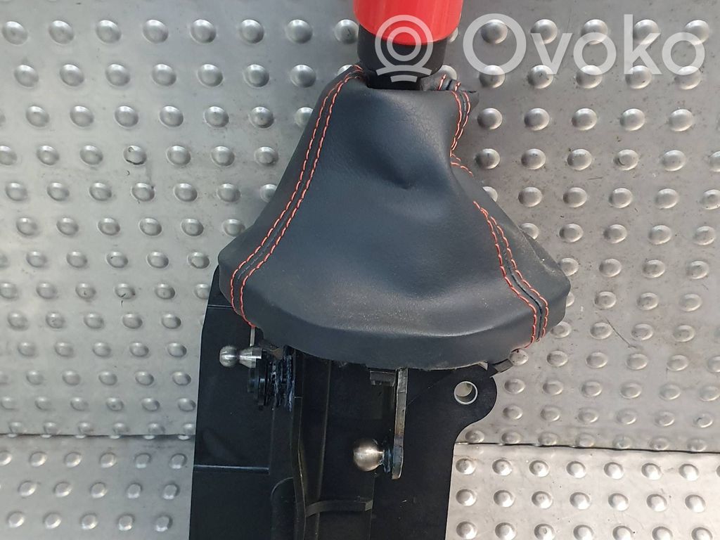 Ford Ka Vaihteenvalitsimen verhoilu 
