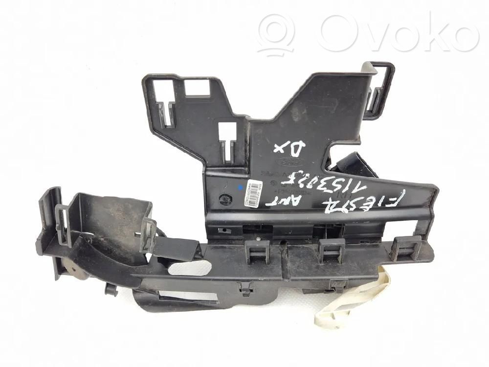 Ford Fiesta Priekšpusē slēdzene 