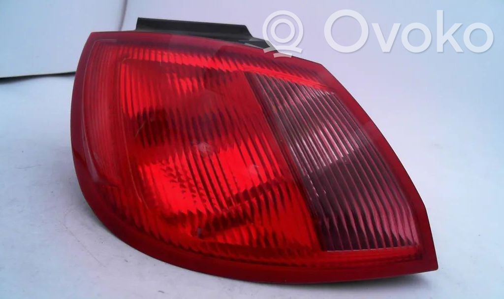 Mitsubishi Colt Luci posteriori 