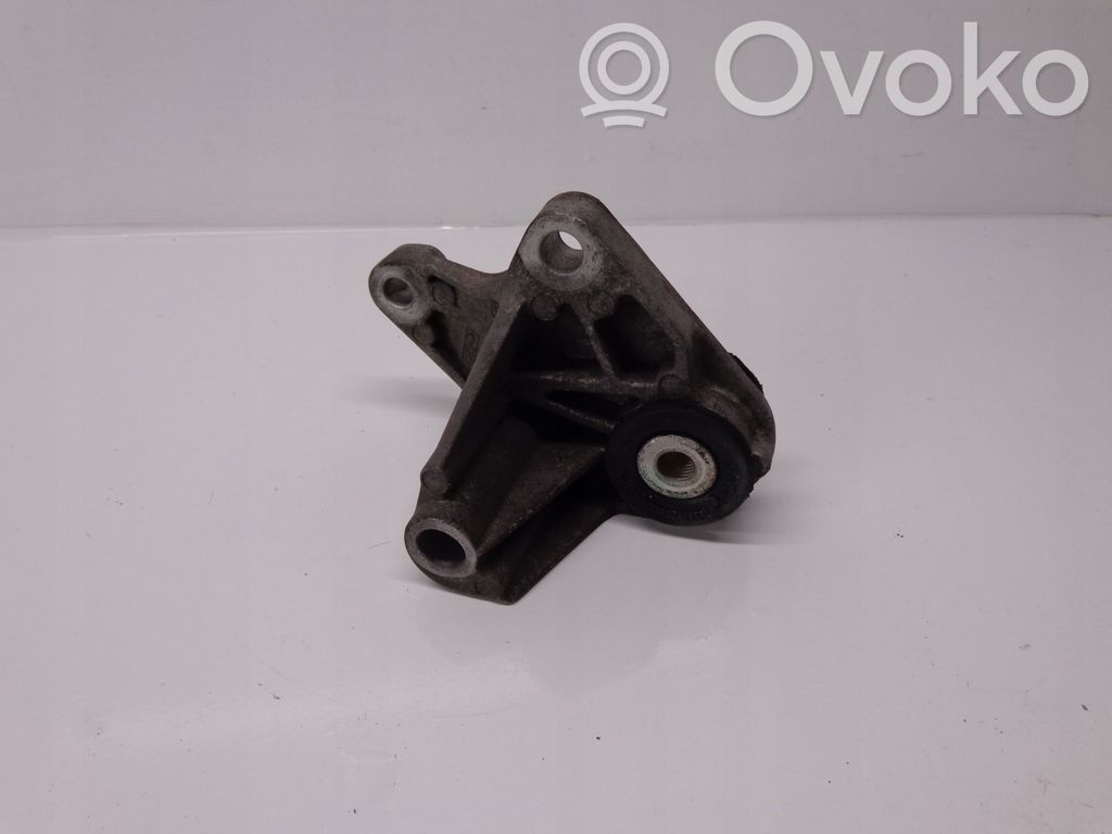 Engine mount bracket   6P093