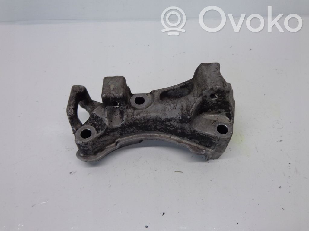 Citroen Xsara Picasso Engine mounting bracket 